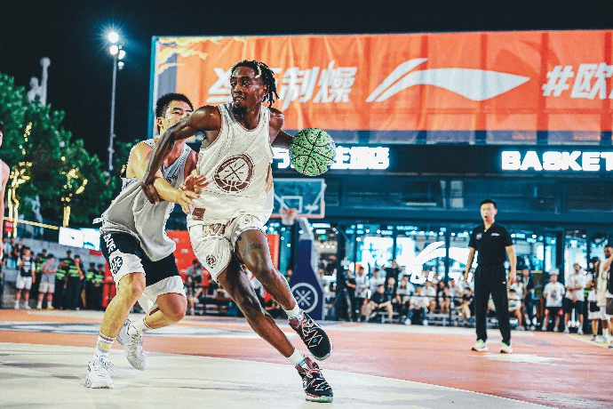 包含扎伊尔篮球场上胜利励志榜样的词条